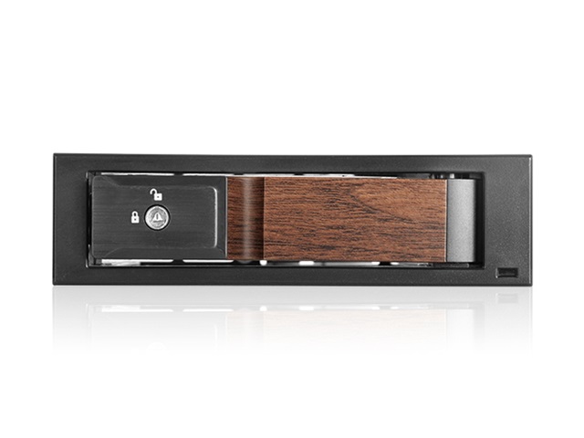 iStarUSA BPN-DE110HD-WB Trayless 5.25" to 3.5" 12Gb/s HDD Hot-swap Rack with Wood Look Bezel — view 2