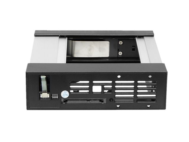 iStarUSA BPN-DE110P Trayless 5.25" to 3.5" 12Gb/s HDD Hot-swap Rack with Independent HDD Power Switch — view 3