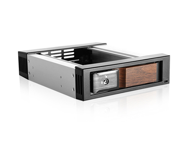 iStarUSA BPN-DE110SS-WB — Trayless 5.25" to 3.5" SATA SAS 6 Gbps HDD Hot-swap Rack with Wood Look Bezel