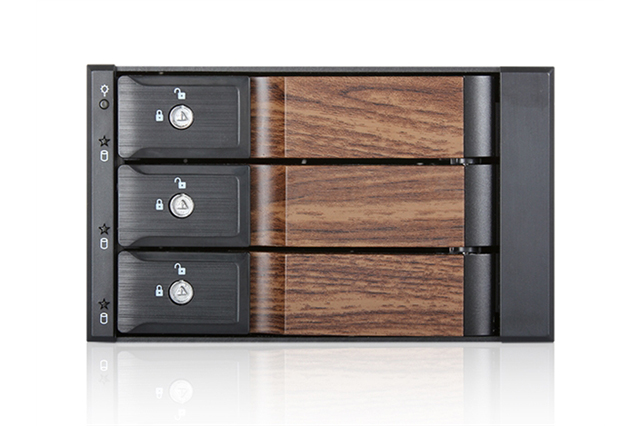 iStarUSA BPN-DE230SS-WB Trayless 2x 5.25" to 3x 3.5" SAS SATA 6 Gbps HDD Hot-swap Rack with Wood Look Bezel — view 2