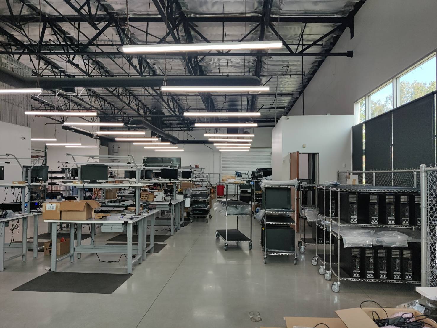 System assembly floor with benches and chassis